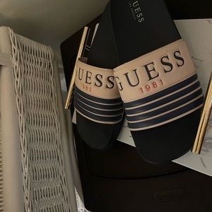 Black and pink GUESS slides new size 7